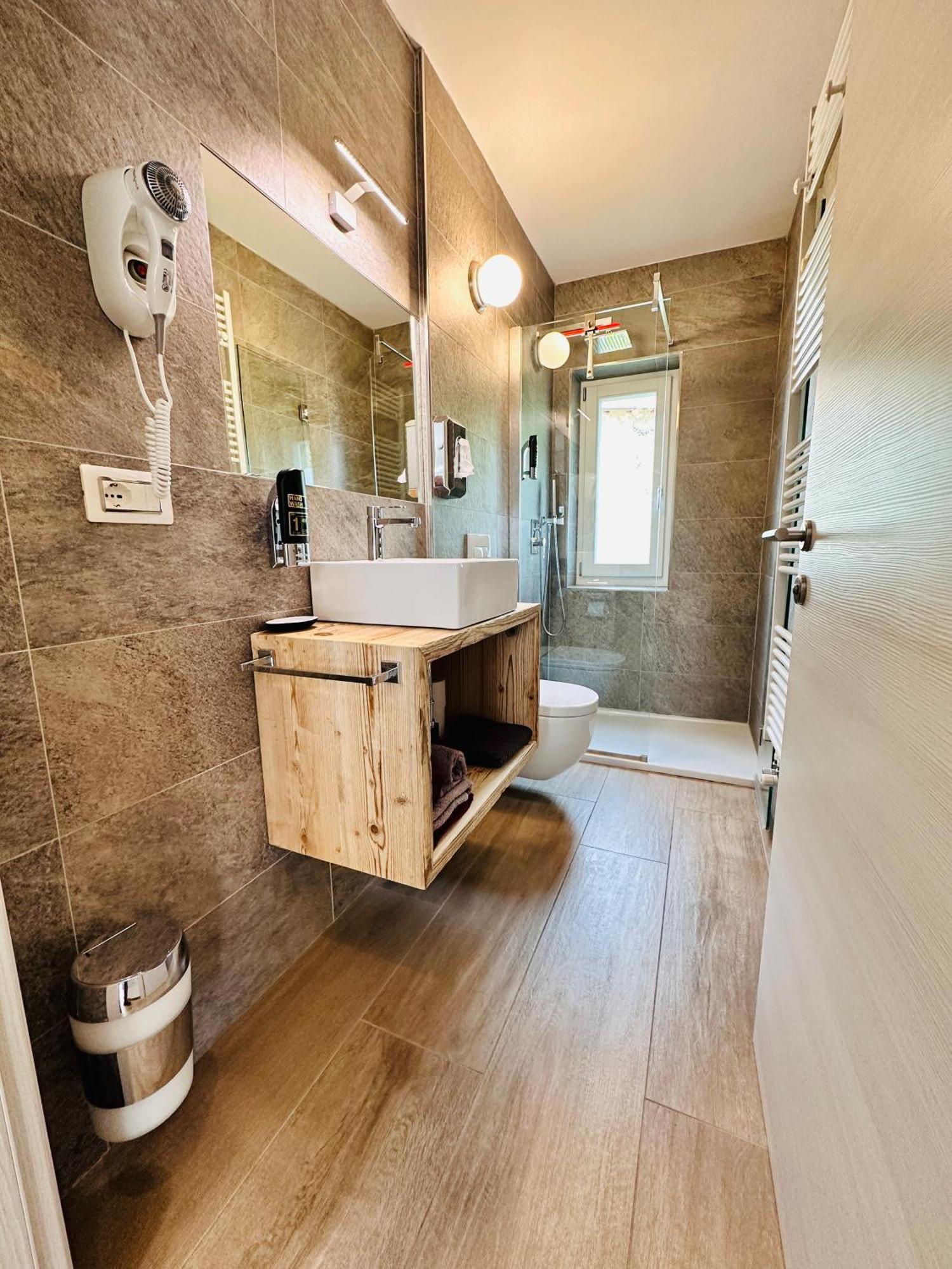 Casa Tosca - Holiday Home Torbole Sul Garda Bagian luar foto