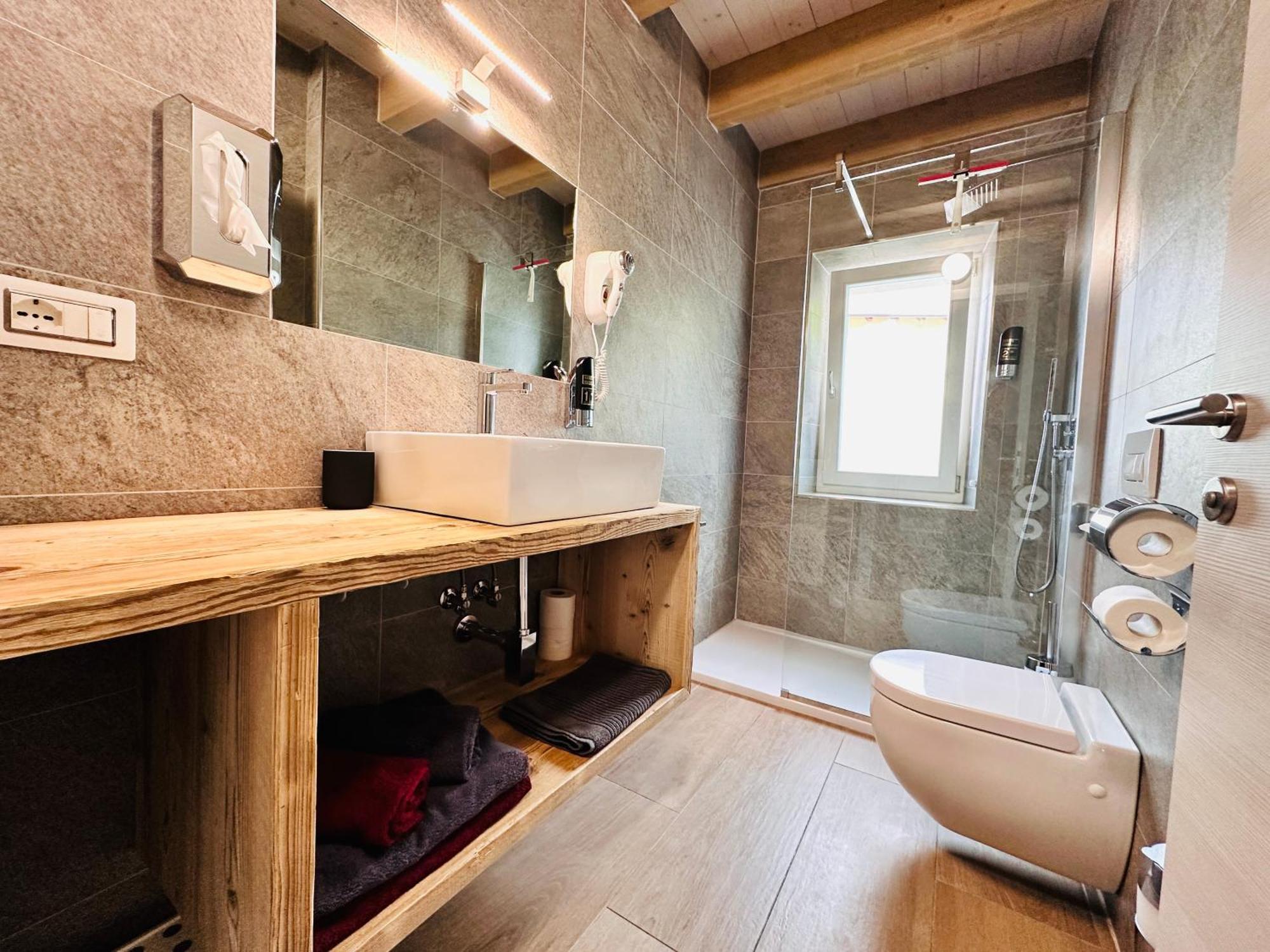 Casa Tosca - Holiday Home Torbole Sul Garda Bagian luar foto