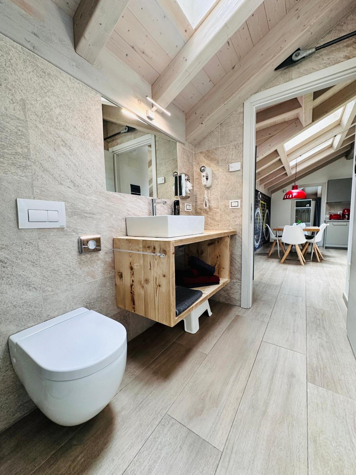 Casa Tosca - Holiday Home Torbole Sul Garda Bagian luar foto